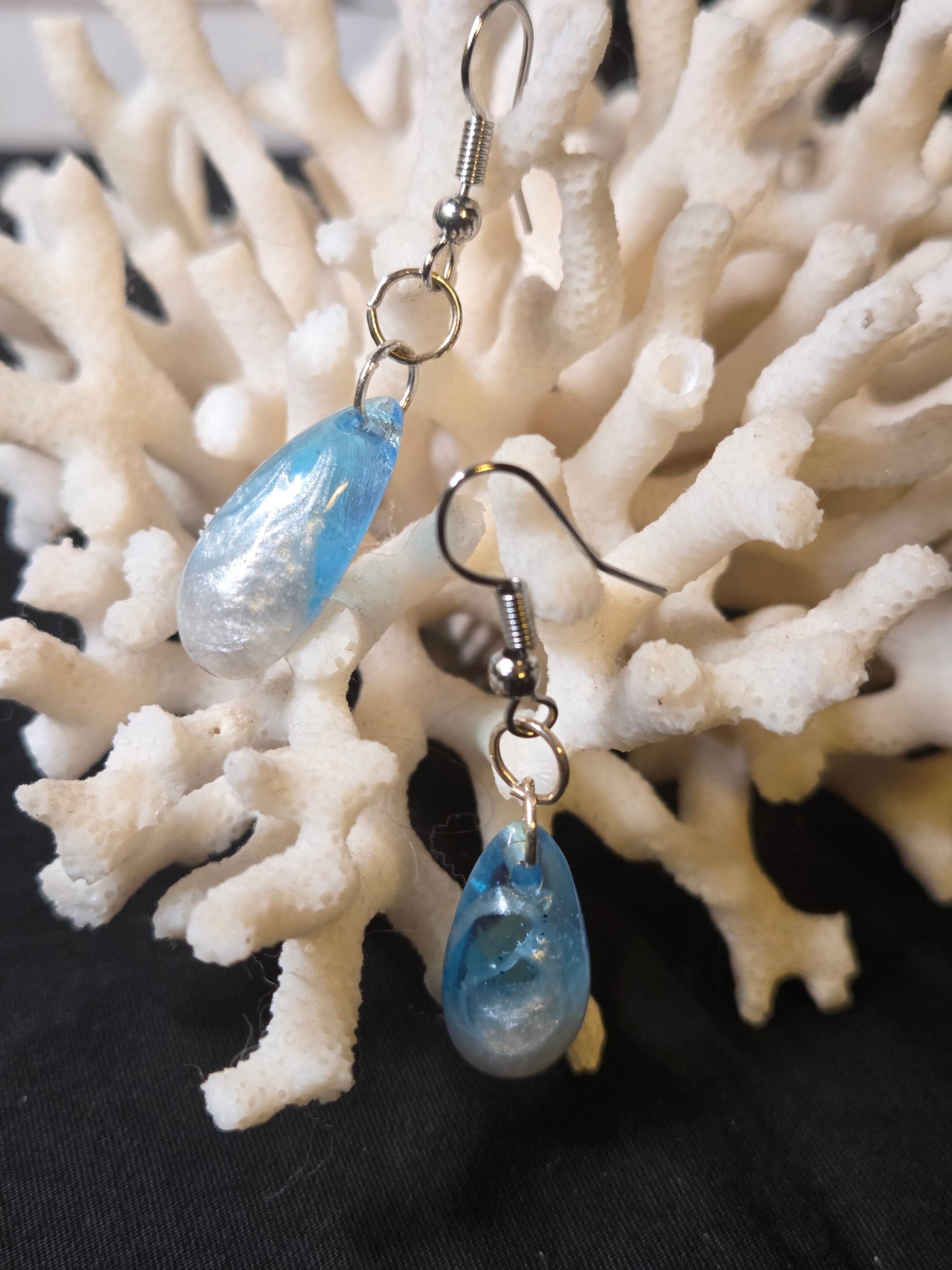 Tear Drop Swirl Dangle Earring